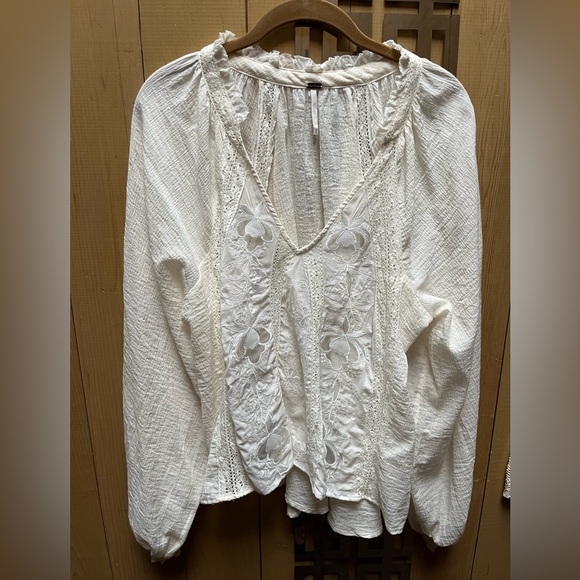 (((IVORY))) Free People Sivan Embroidered top. - Picture 6 of 9